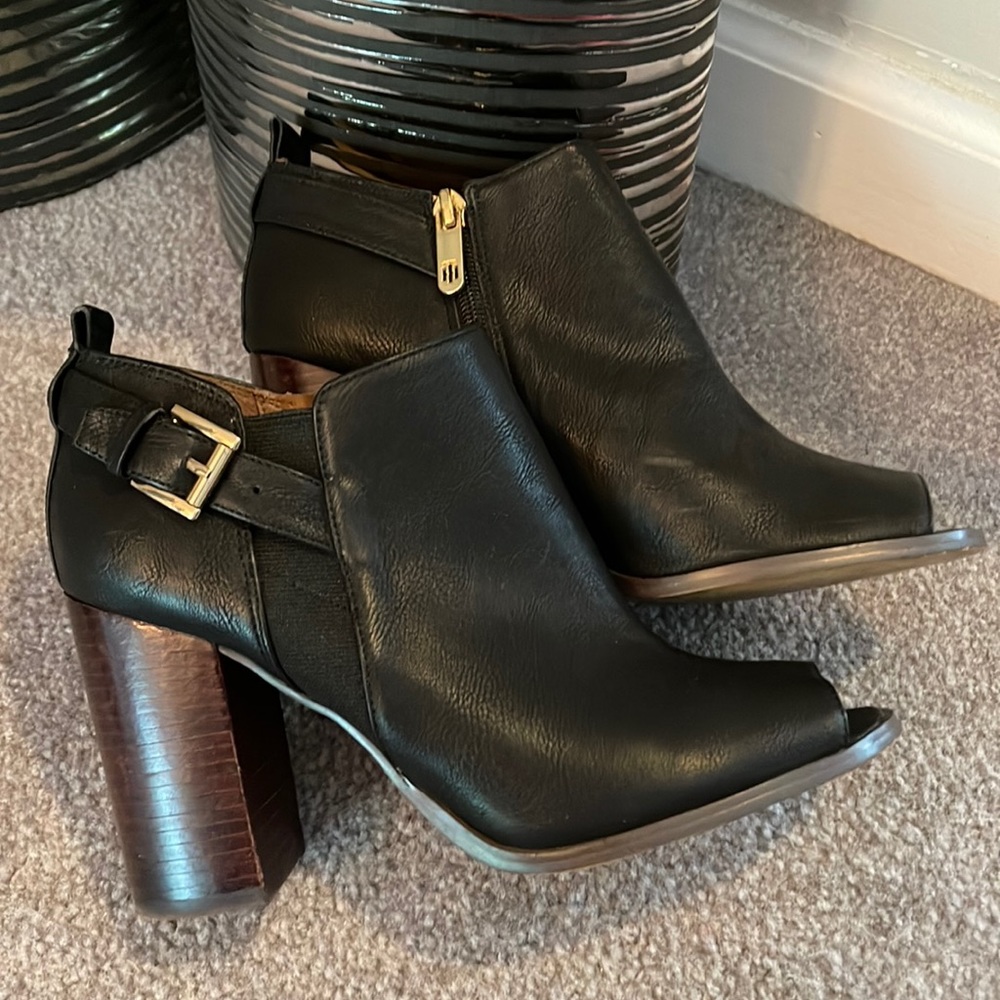 Tommy Hilfiger Peep-Toe Heeled Booties